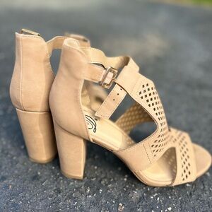 Elegant strappy open toe sandals